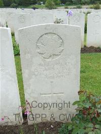 Etaples Military Cemetery - Thornally, H